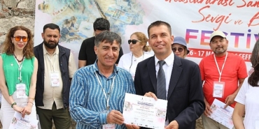 seferihisar-sanatin-evrensel-diliyle-iki-gun-boyunca-renkli-ve-anlamli-bir-bulusmaya-ev-sahipligi-yapti.jpg
