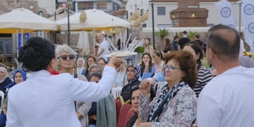 yarim-yuz-yildan-fazla-ayvalikta-lezzet-sunan-yerel-ustalar-bir-araya-geldi.jpg