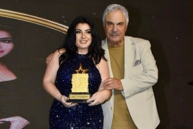 ebru-toruna-odulunu-halil-ergun-verdi.jpg