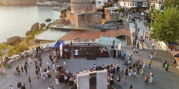 hidirlik-kulesinin-muhtesem-atmosferinde-konser-keyfi.jpg