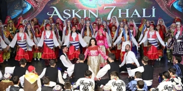 inegol-belediyesi-halk-danslari-toplulugu-yaza-merhaba-dedi.jpg