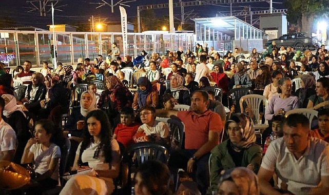 cumrada-sinema-yollarda-etkinligine-yogun-ilgi.jpg