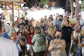 didim-belediyesi-altinkum-sanat-sokaginda-sanat-ve-dayanismayi-bulusturdu.jpg