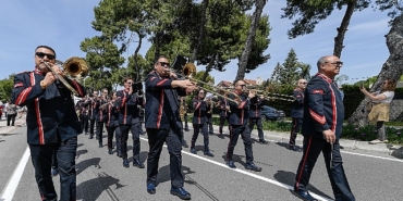izmirin-tarihine-83-yildir-muzikle-taniklik-ediyorlar.jpg