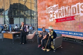 mecnun-cevrim-disi-ile-tiyatro-heyecani-basliyor.jpg