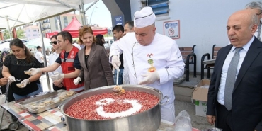 sali-pazarinda-asure-ikrami.jpg
