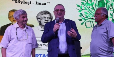 8-edremit-kitap-fuarinda-ucuncu-gun-ustalara-saygi-edebiyat-ve-muzik-bir-arada.jpg