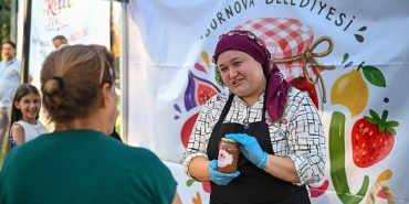 bornovada-dogal-lezzetler-halkla-bulusuyor.jpg
