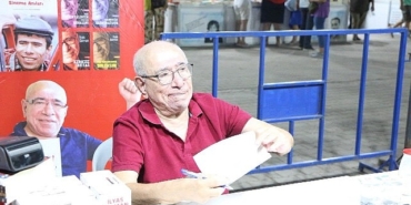 edremit-kitap-fuarinda-besinci-gun-demokrasi-tarih-edebiyat-ve-tiyatro-ayni-sahneye-tasindi.jpg