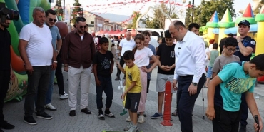 geyvede-medeniyetler-bulustu-cocuk-ve-halk-oyunlari-senligi-renkli-goruntulere-sahne-oldu.jpg