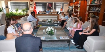 maltepede-cocuk-tiyatrolari-yaz-aksamlarini-renklendiriyor.jpg