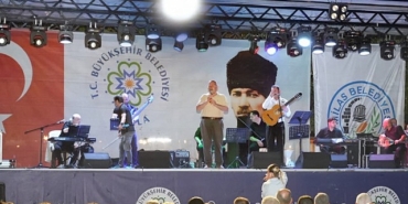 milas-belediyesi-populer-muzik-orkestrasi-mylasa-band-orende-unutulmaz-bir-konser-verdi.jpg
