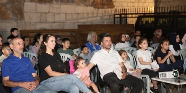 osmangazide-sinema-keyfi-tarihi-surlarin-golgesinde-yasandi.jpg