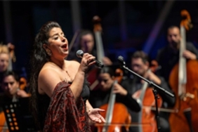 İzmir Oda Orkestrası yeni sezonu Zeytin Sahne’de açtı