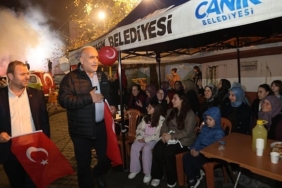 Canik'te Cumhuriyet Coşkusu Fener Alayıyla Taçlandı