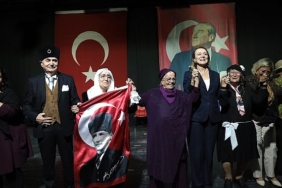 Konak’ın çınarlarından unutulmaz Cumhuriyet gösterisi
